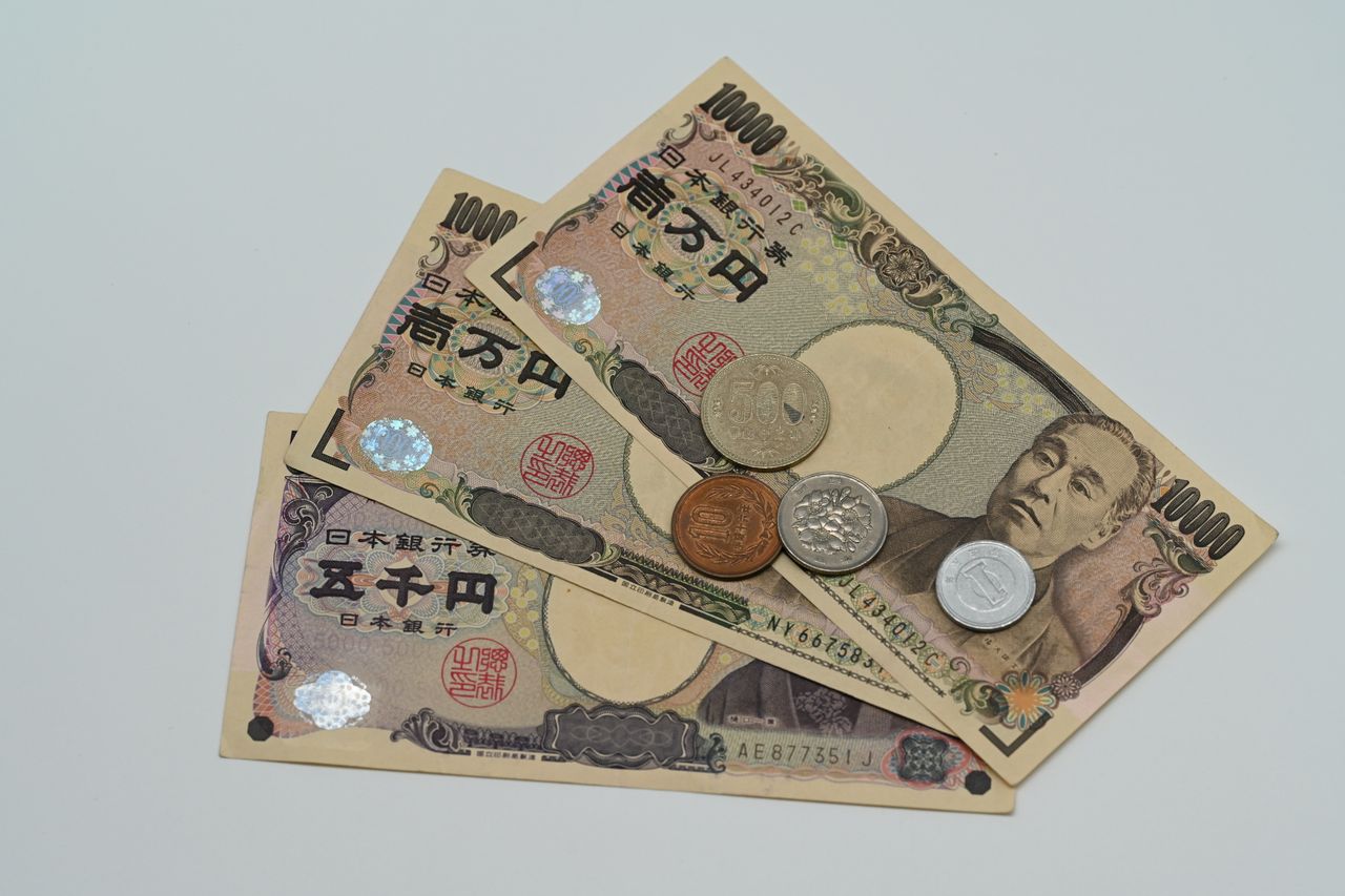 How Much Cash Should Students Carry to Japan?